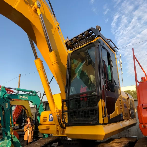 Used Komatsu PC220 Excavator
