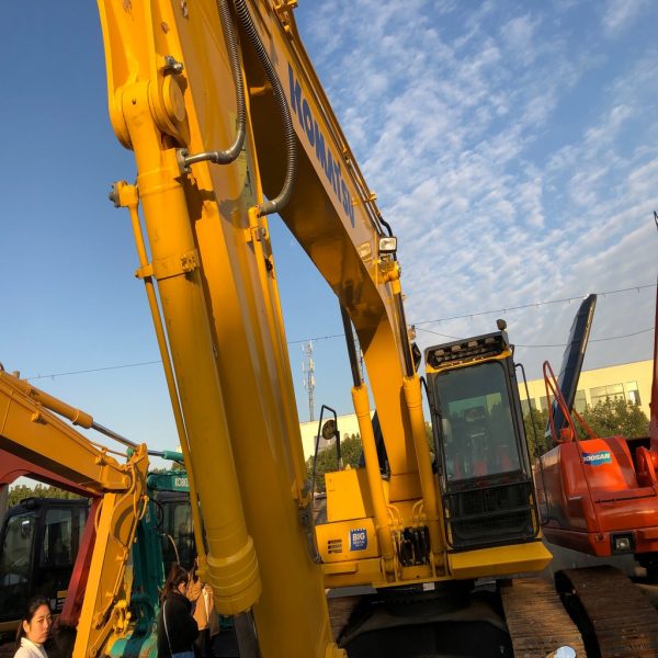 Used Komatsu PC220 Excavator
