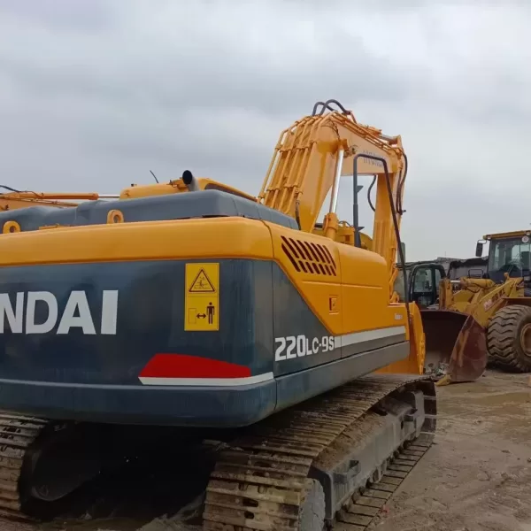 Used Hyundai R220 Excavator