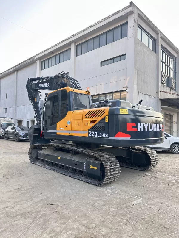 Used Hyundai R220 Excavator
